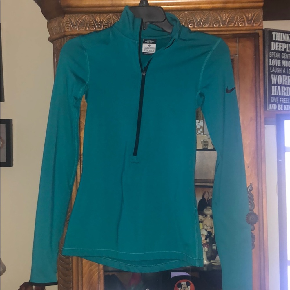 Nike dri-fit pull over